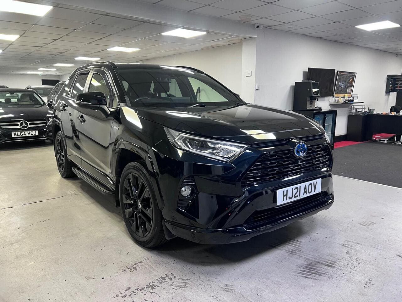 2021 Toyota RAV4, front right (photo 3 of 38)