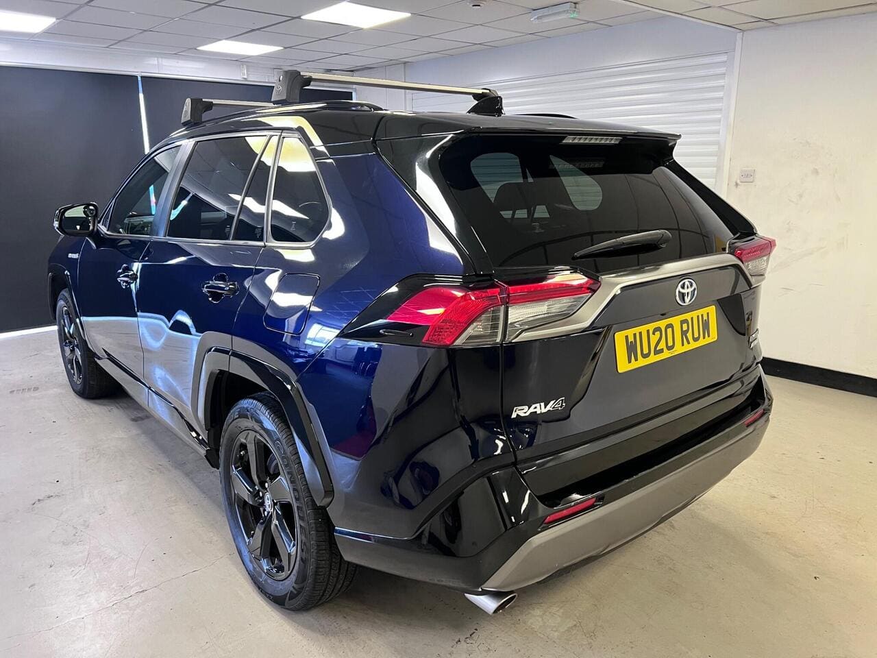2020 Toyota RAV4, rear left (photo 7 of 49)