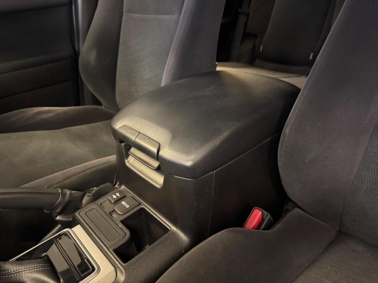 2019 Toyota Land Cruiser, seat front passenger (photo 14 of 39)