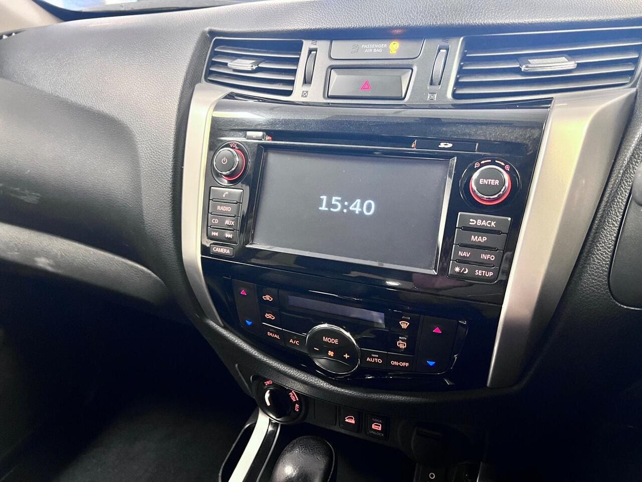 2019 Nissan Navara, infotainment system (photo 31 of 33)
