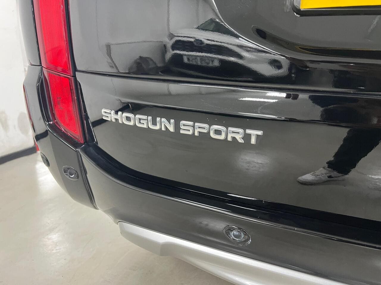 2020 Mitsubishi Shogun Sport, badge exterior (photo 39 of 44)