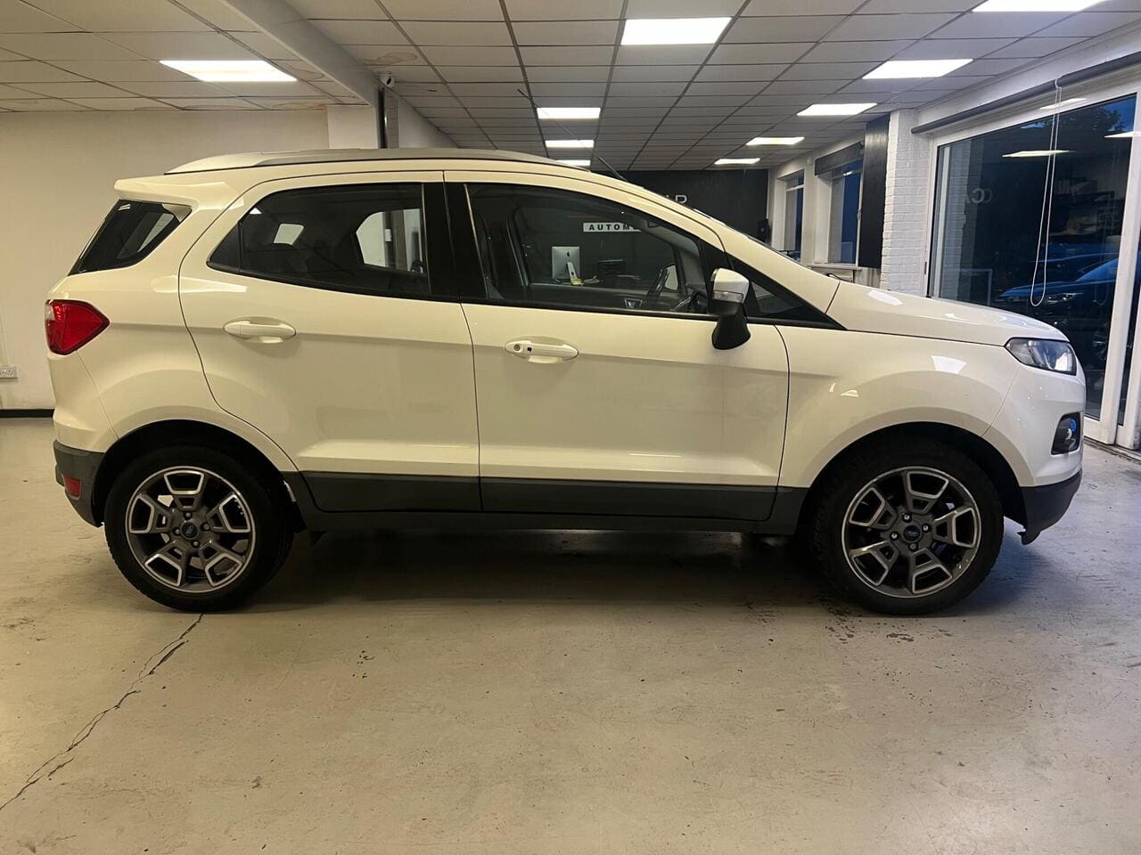 2016 Ford EcoSport, side right (photo 8 of 26)