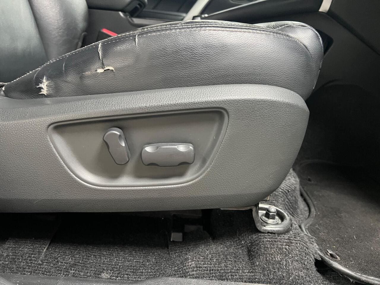 2020 Mitsubishi Shogun Sport, misc controls (photo 22 of 44)