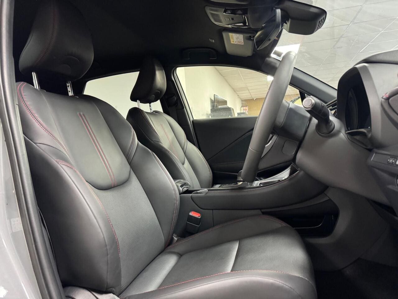2025 Lexus LBX, seat driver (photo 10 of 38)