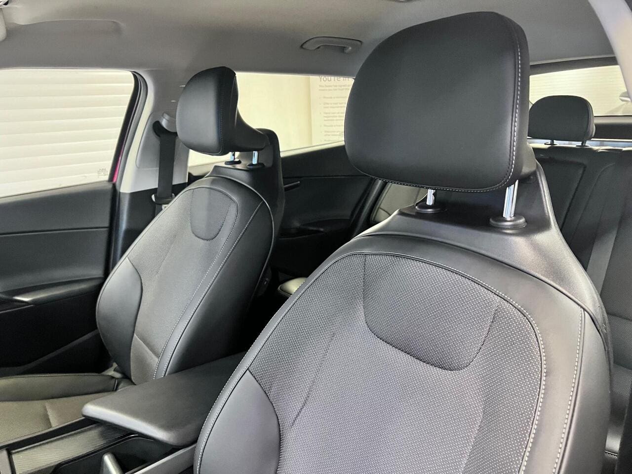 2025 Kia EV6, seat front passenger (photo 13 of 37)