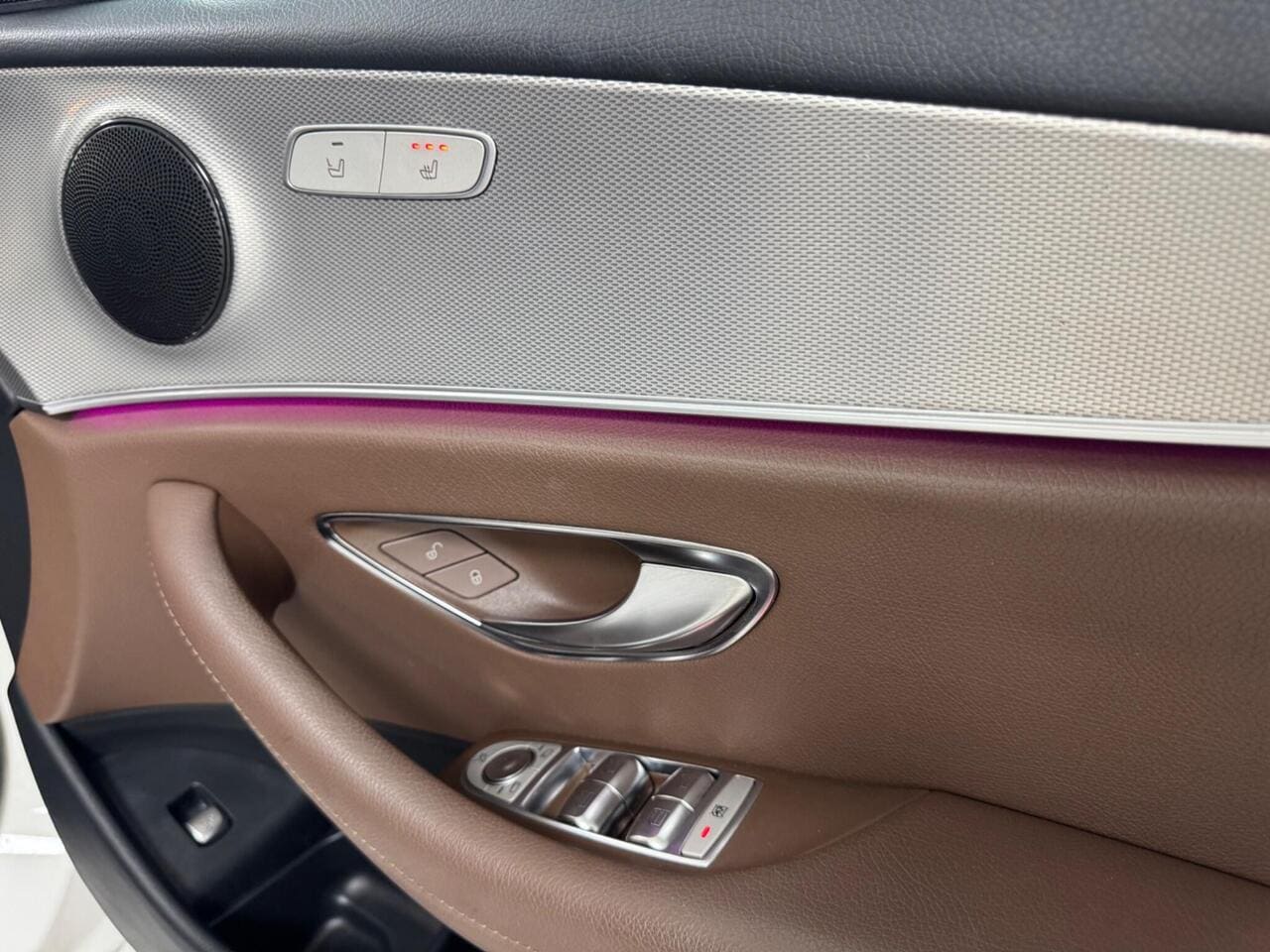 2018 Mercedes-Benz E Class, door interior (photo 19 of 36)
