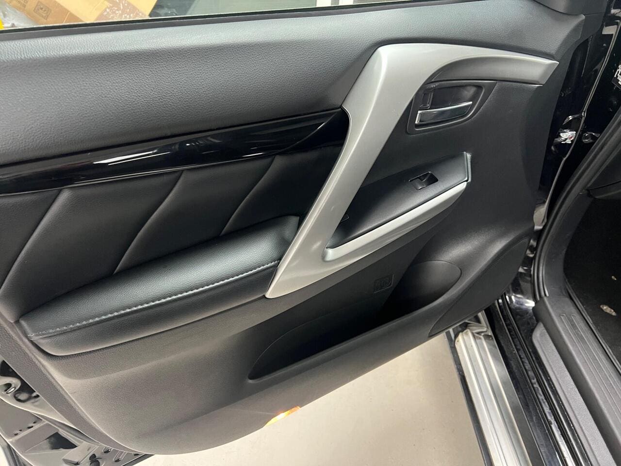 2020 Mitsubishi Shogun Sport, door interior (photo 24 of 44)
