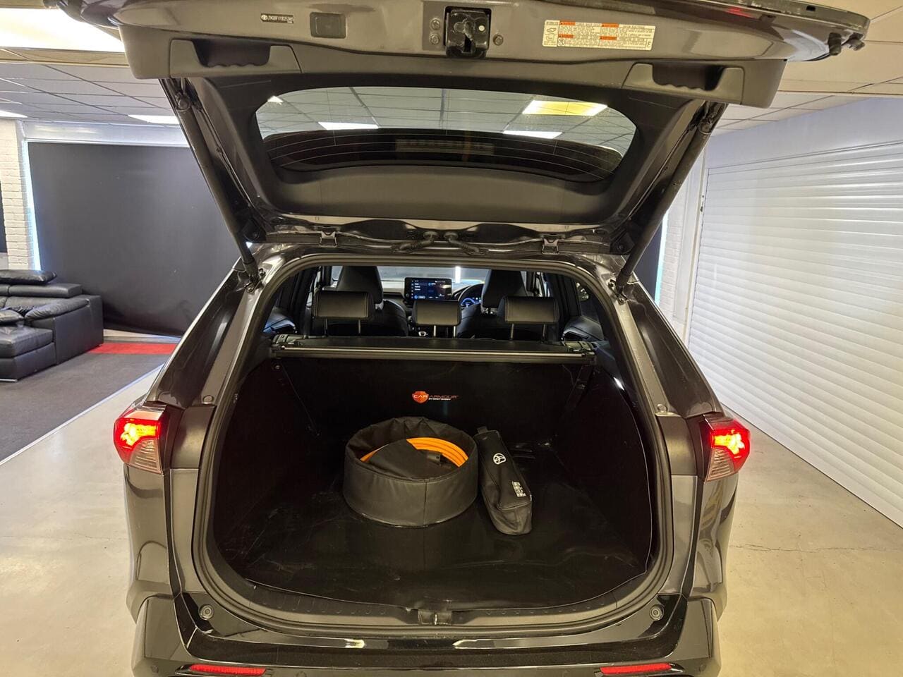 2025 Toyota RAV4, boot (photo 37 of 41)