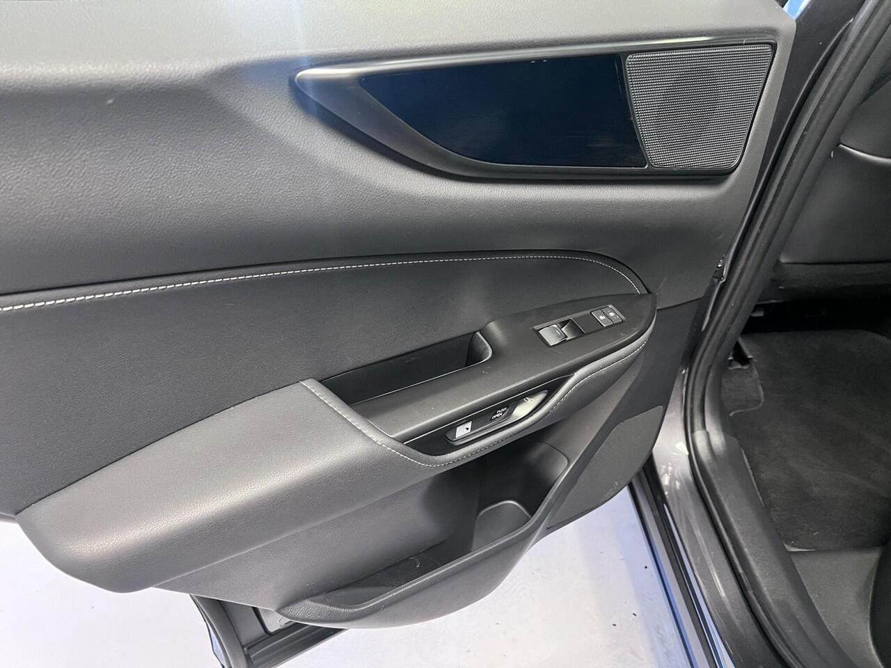 2022 Lexus NX, door interior (photo 19 of 30)