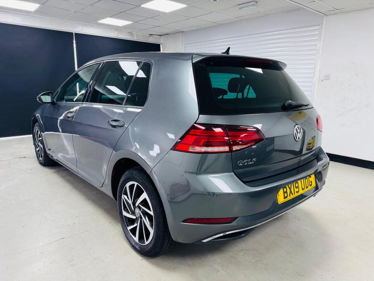 2019 Volkswagen Golf, rear left (photo 4 of 30)