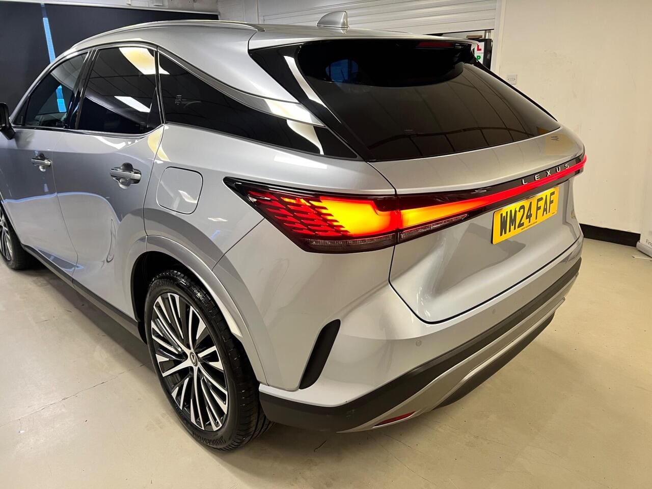 2024 Lexus RX (photo 9 of 57)