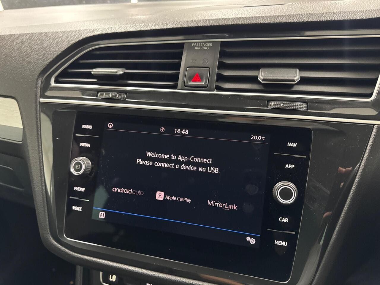 2019 Volkswagen Tiguan, infotainment system (photo 26 of 28)