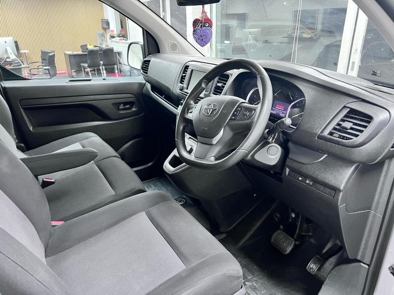 2023 Toyota ProAce (photo 22 of 36)