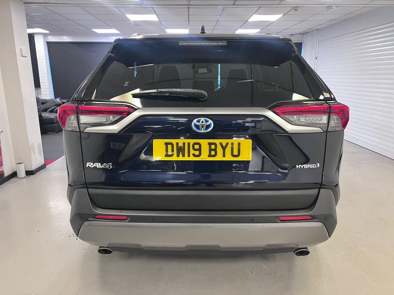 2019 Toyota RAV4, rear (photo 7 of 37)