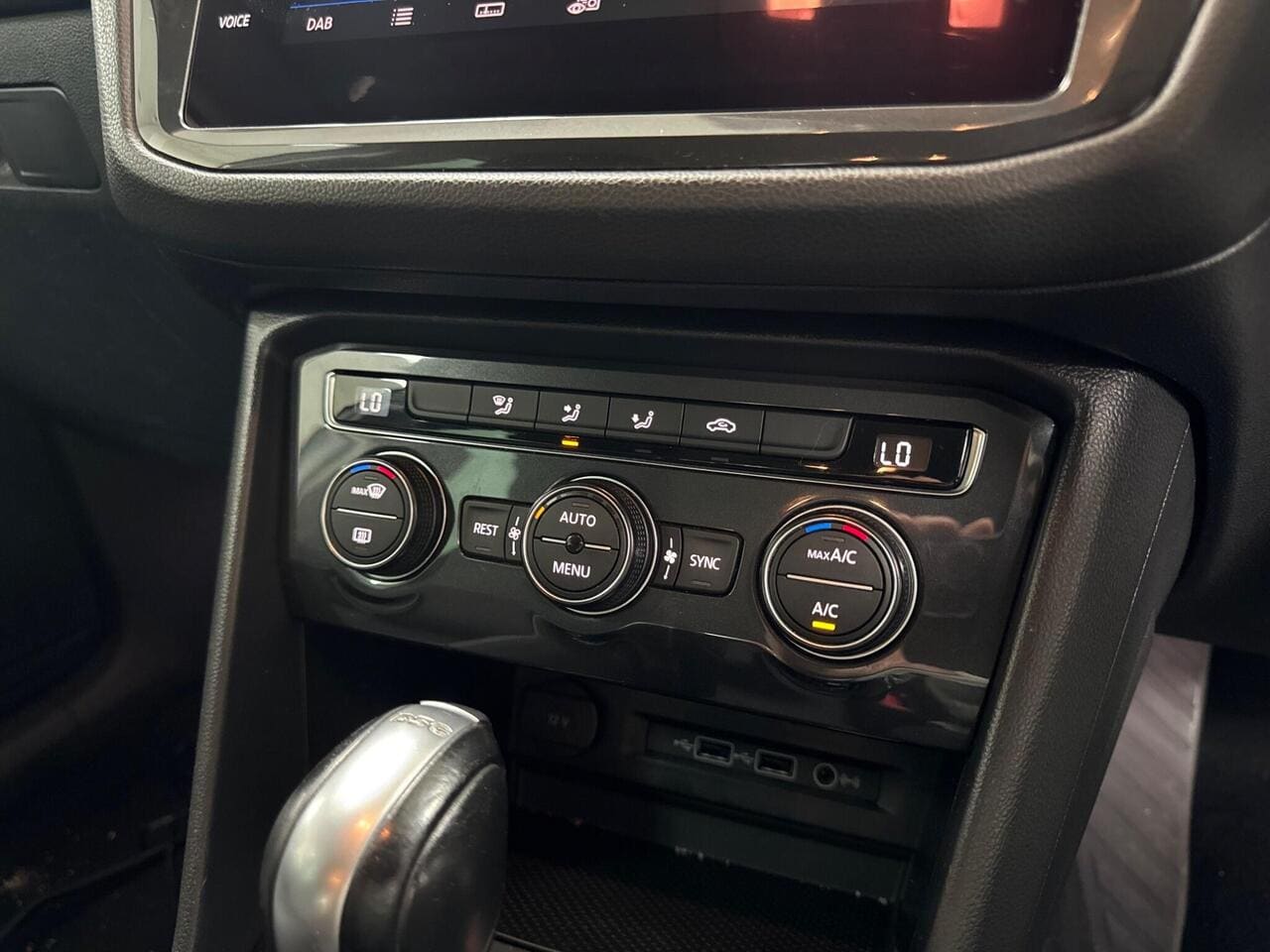 2019 Volkswagen Tiguan, misc controls (photo 15 of 28)