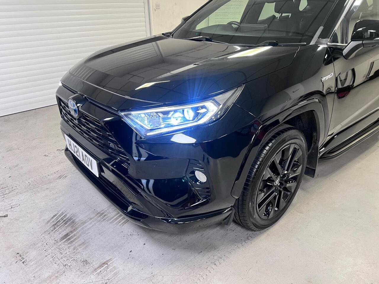 2021 Toyota RAV4, lights front (photo 12 of 38)