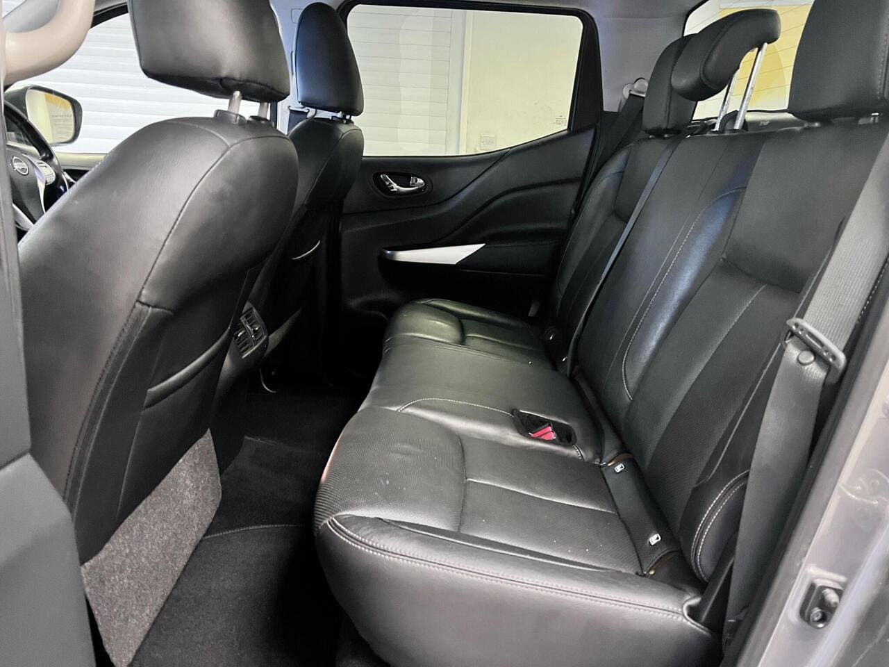 2019 Nissan Navara, seats rear (photo 15 of 33)