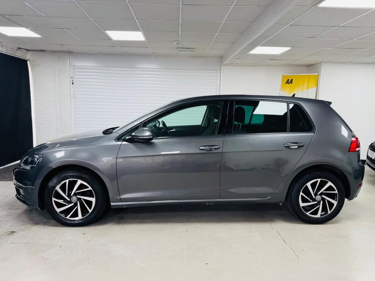 2019 Volkswagen Golf, side left (photo 7 of 30)