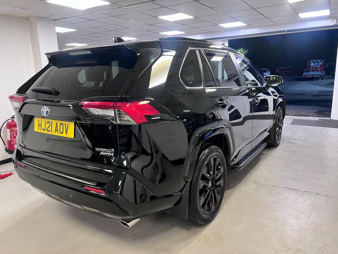 2021 Toyota RAV4, rear right (photo 4 of 38)