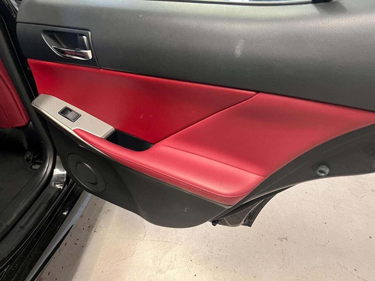 2013 Lexus IS, door interior (photo 29 of 34)