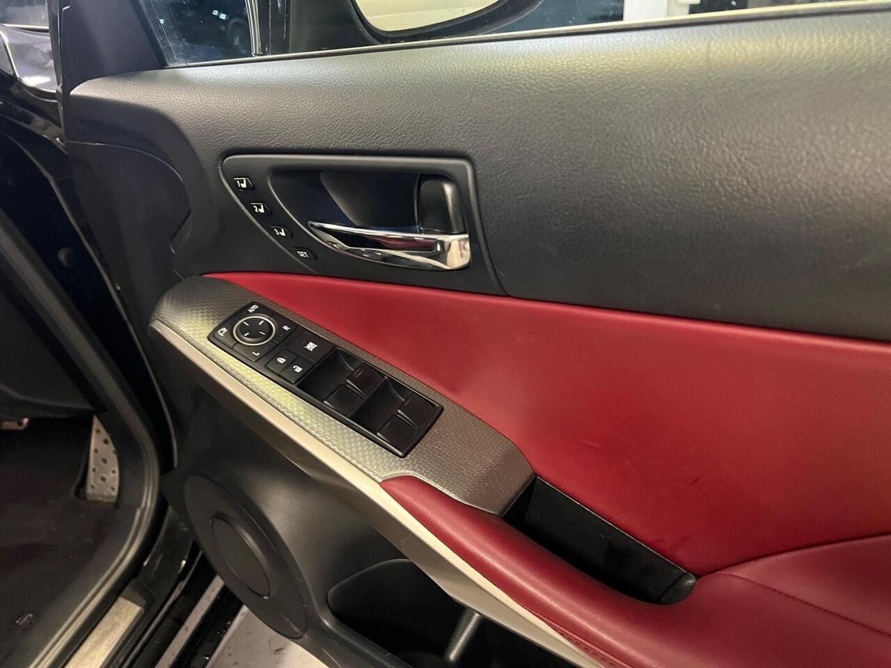 2013 Lexus IS, door interior (photo 14 of 34)