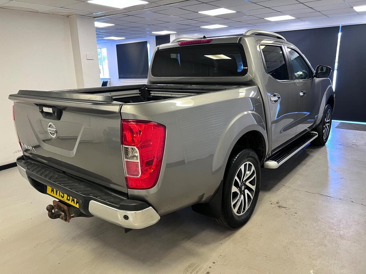 2019 Nissan Navara, rear right (photo 7 of 33)
