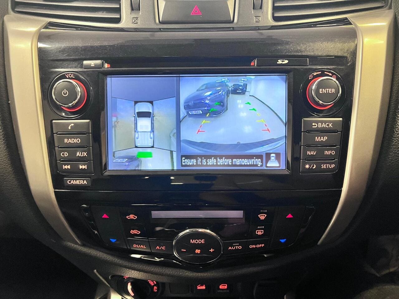 2019 Nissan Navara, infotainment system (photo 27 of 33)