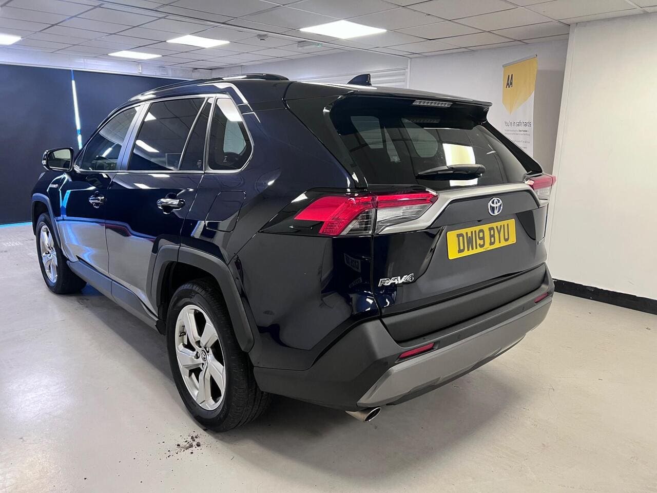 2019 Toyota RAV4, rear left (photo 6 of 37)
