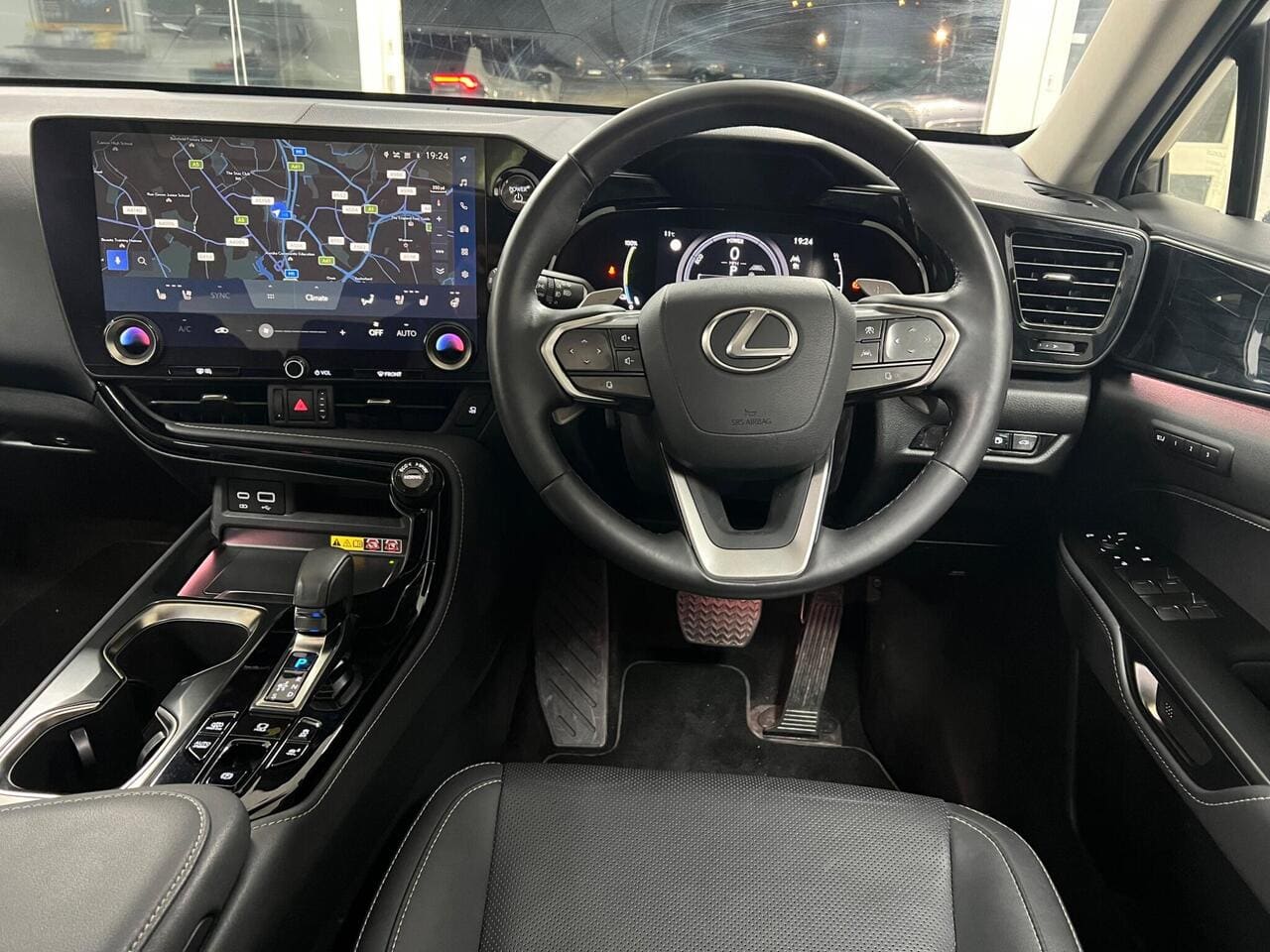 2022 Lexus NX, steering wheel (photo 36 of 46)
