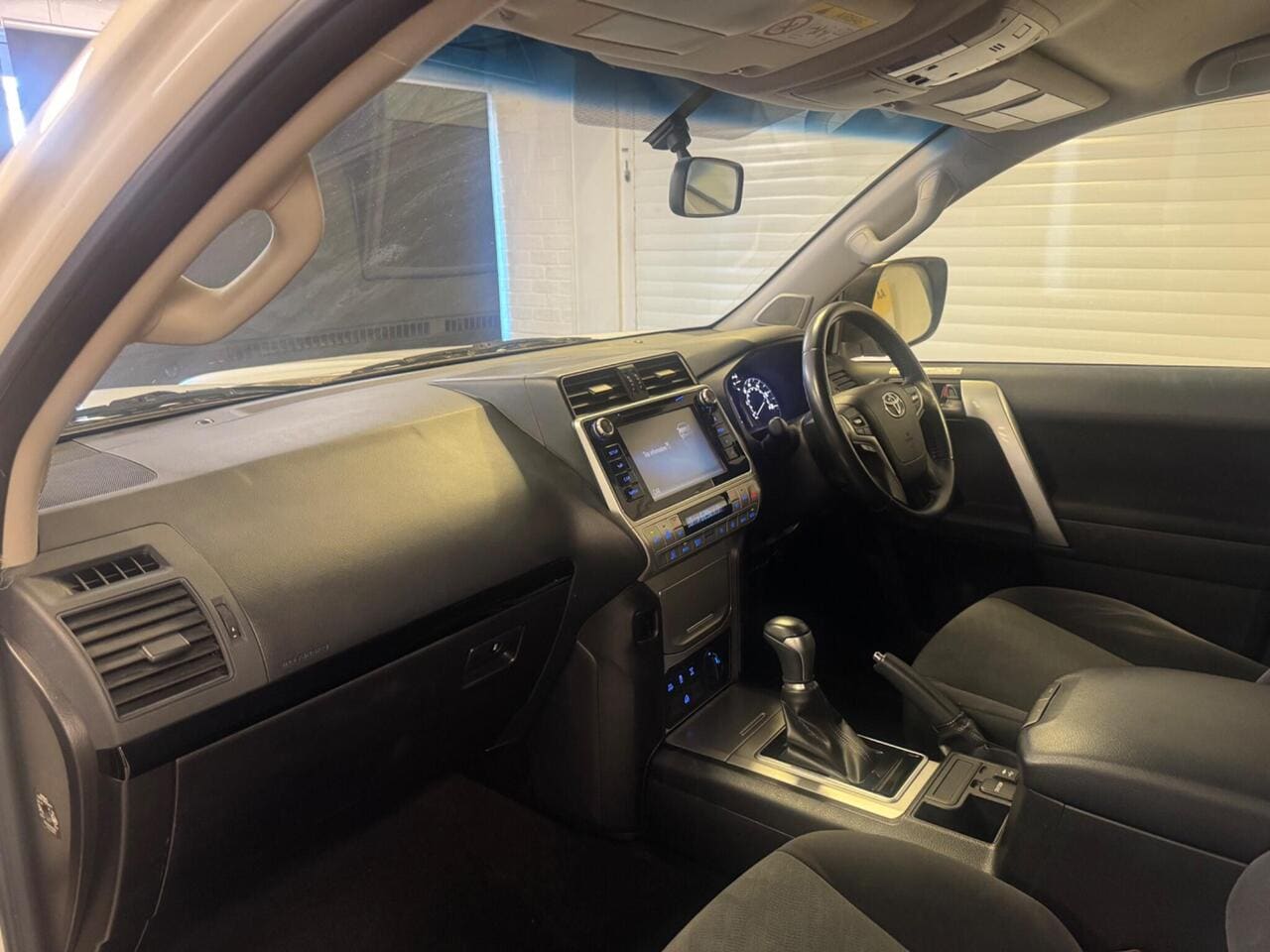 2019 Toyota Land Cruiser, interior front (photo 33 of 39)
