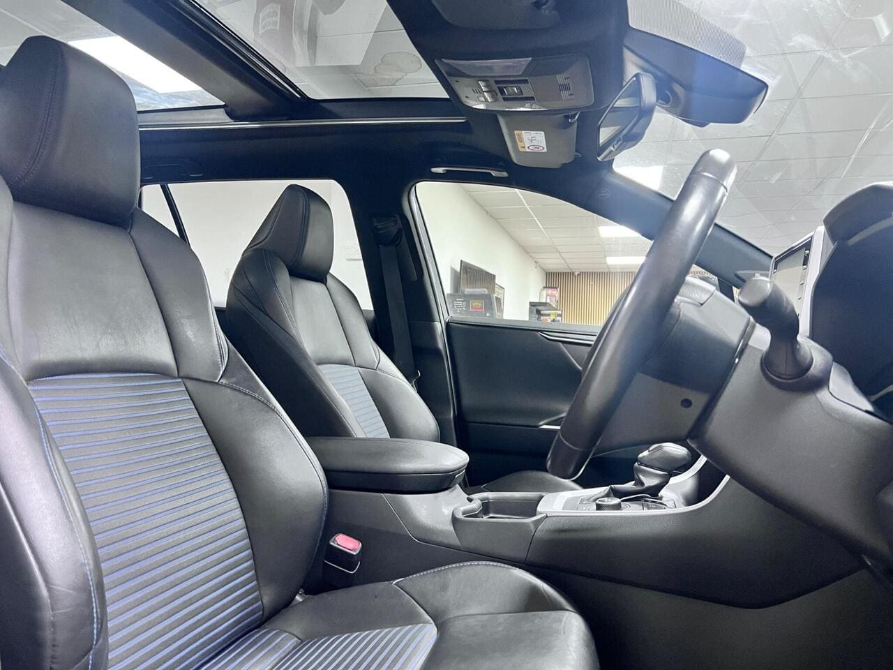 2020 Toyota RAV4, seat driver (photo 29 of 43)
