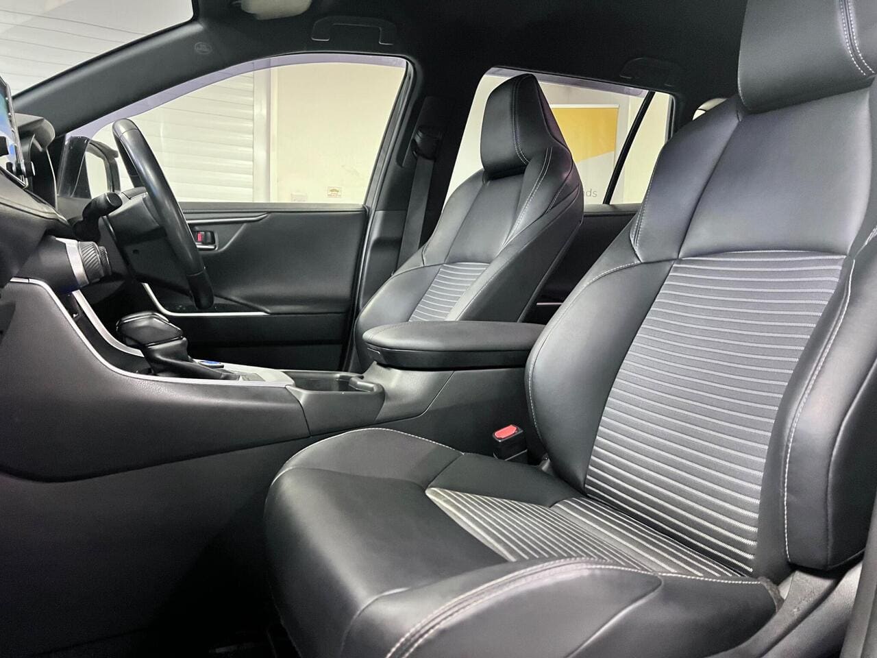 2021 Toyota RAV4, seat front passenger (photo 24 of 38)