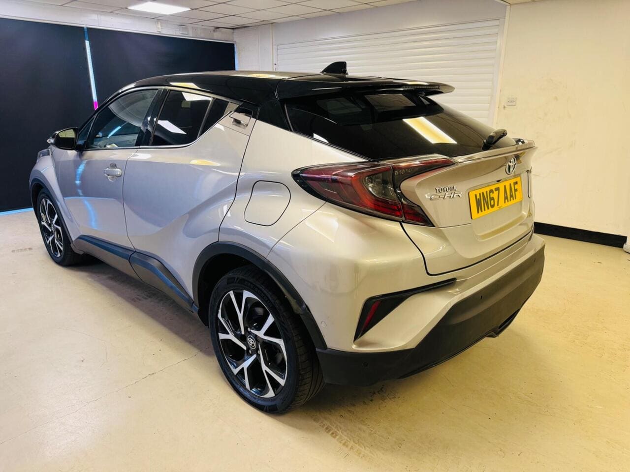 2017 Toyota C-HR, rear left (photo 5 of 31)