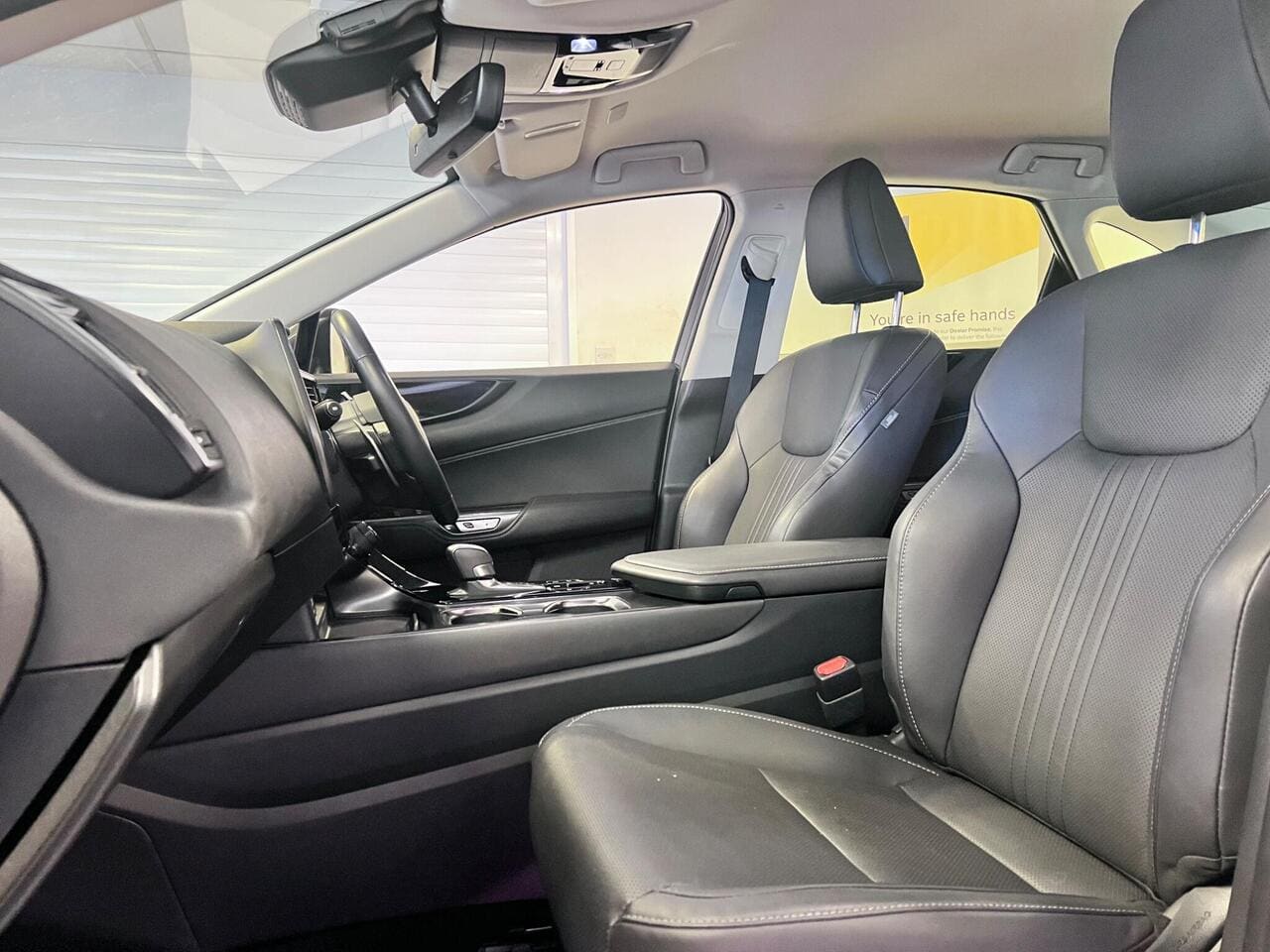 2022 Lexus NX, seat front passenger (photo 11 of 30)