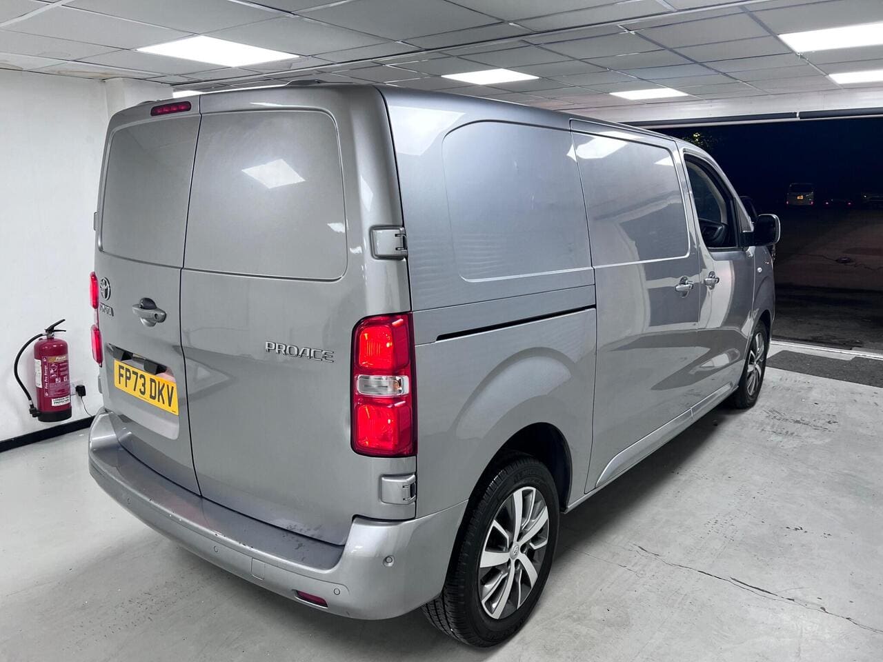 2023 Toyota ProAce, rear right (photo 4 of 36)