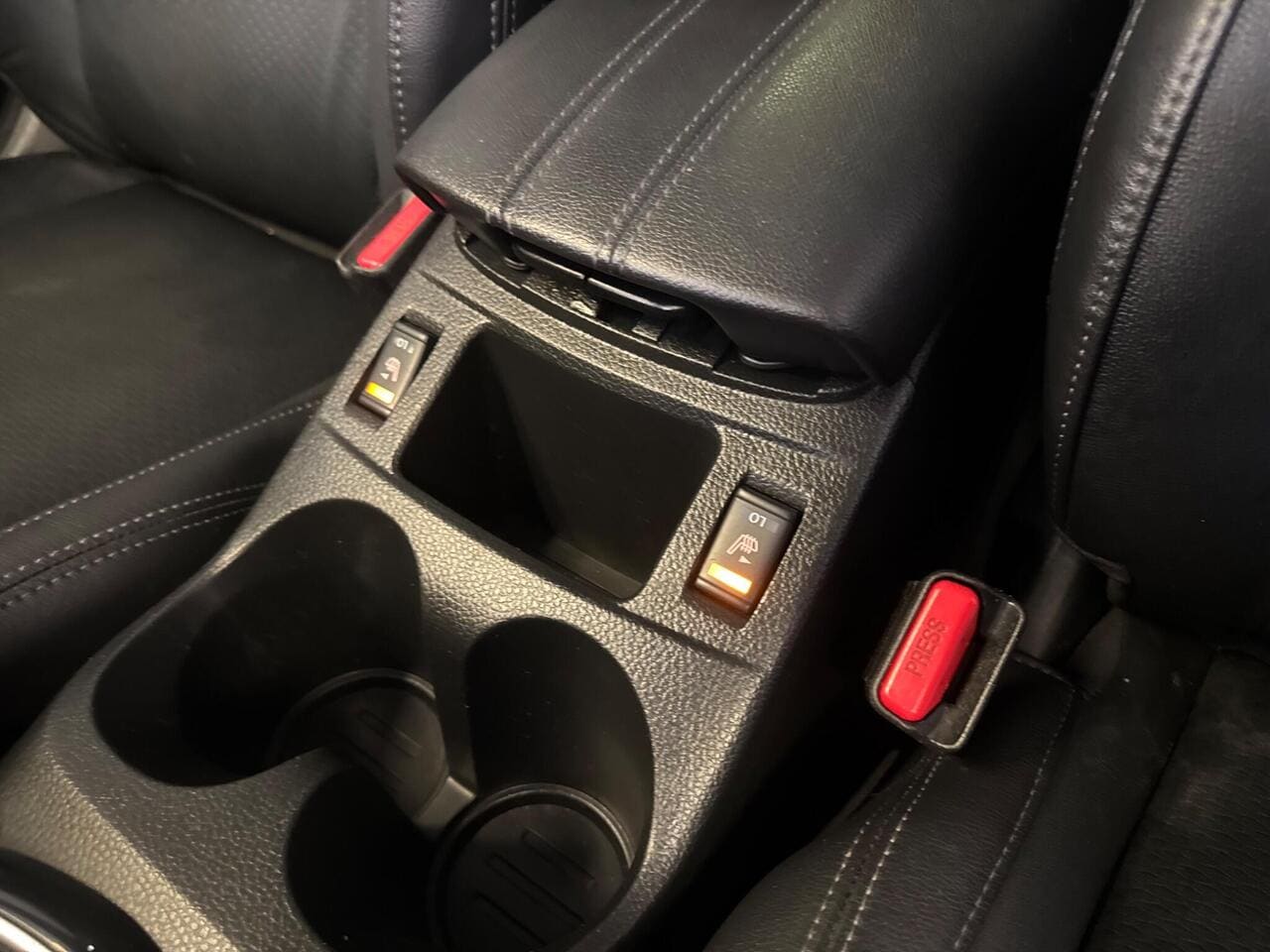 2017 Nissan Qashqai, interior front (photo 18 of 36)
