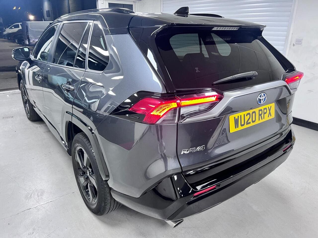2020 Toyota RAV4, rear left (photo 10 of 43)