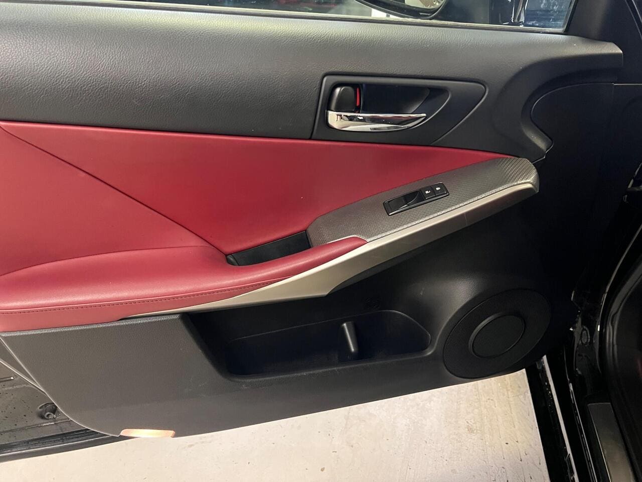 2013 Lexus IS, door interior (photo 16 of 34)