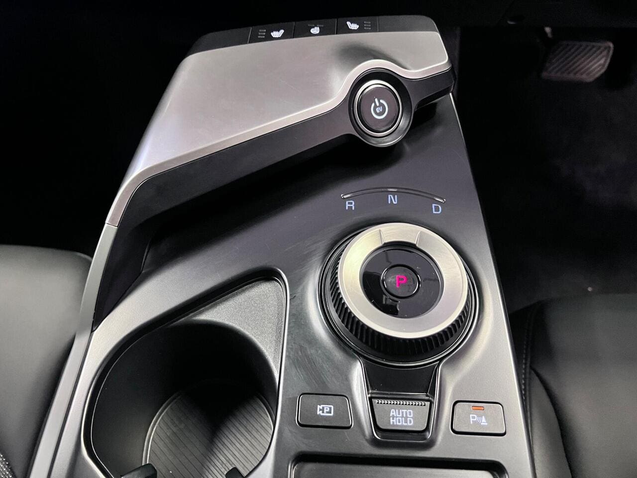 2025 Kia EV6, interior front (photo 17 of 37)