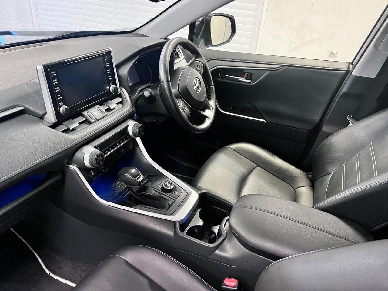 2019 Toyota RAV4, seat front passenger (photo 22 of 37)