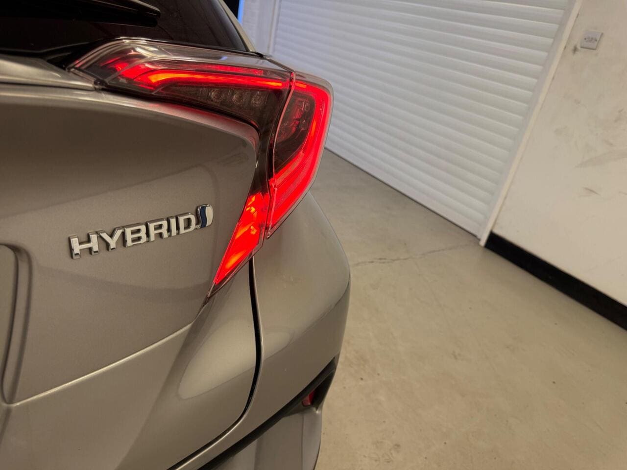 2017 Toyota C-HR, lights rear (photo 23 of 31)