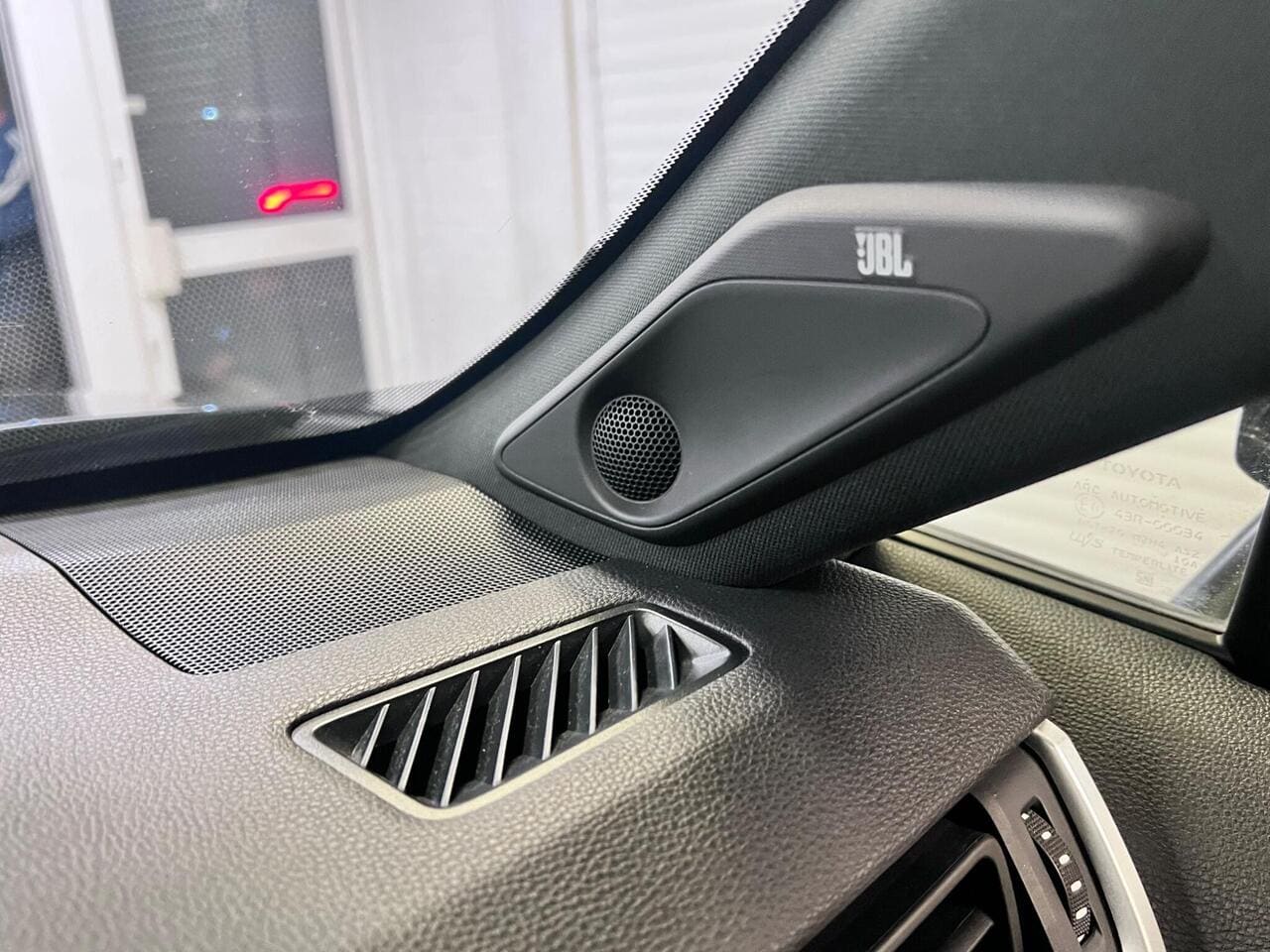 2021 Toyota RAV4 (photo 37 of 38)