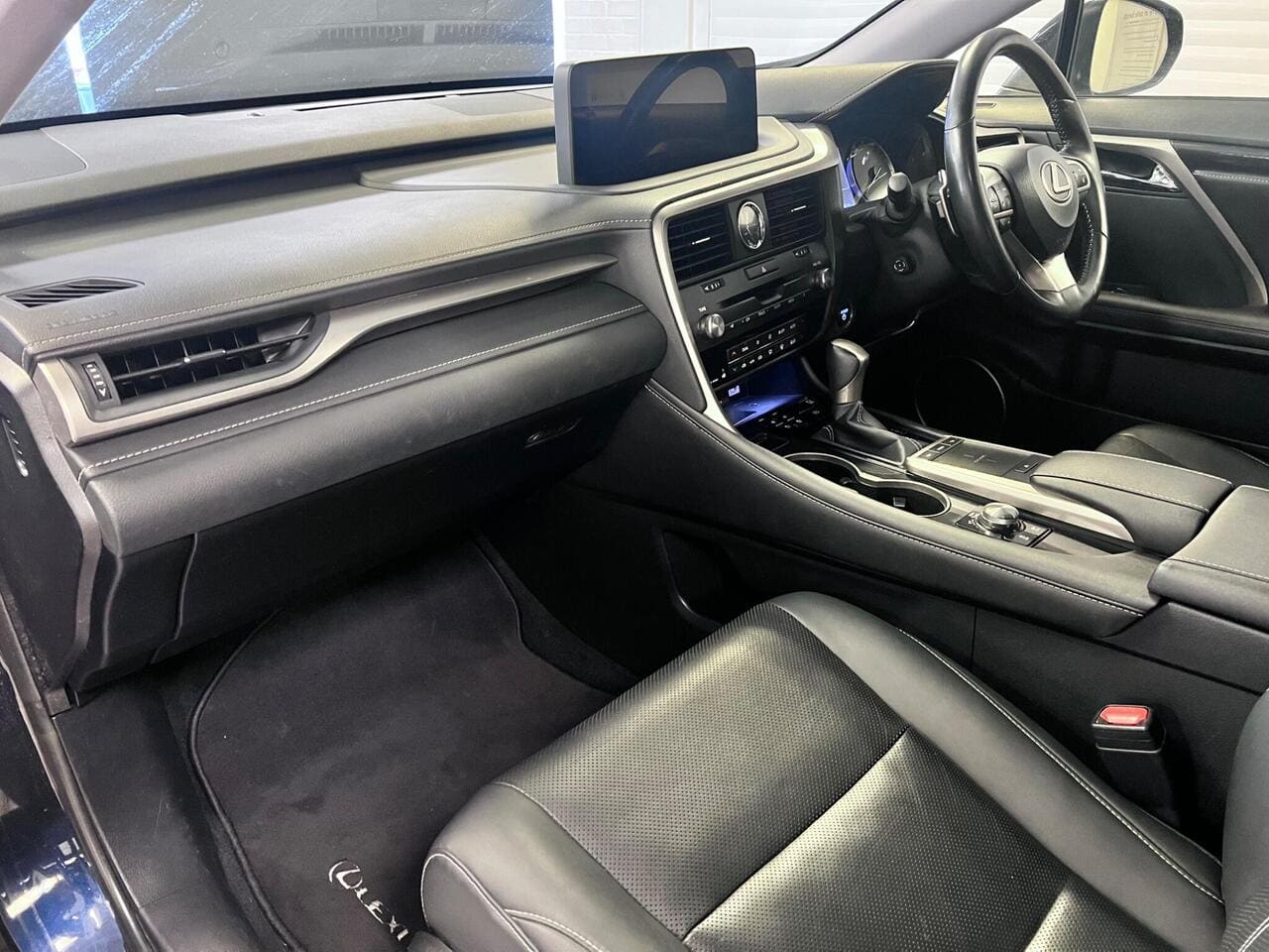 2020 Lexus RX (photo 34 of 45)
