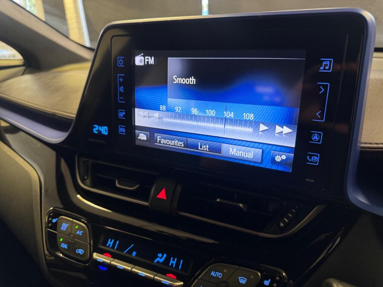 2017 Toyota C-HR, infotainment system (photo 17 of 31)