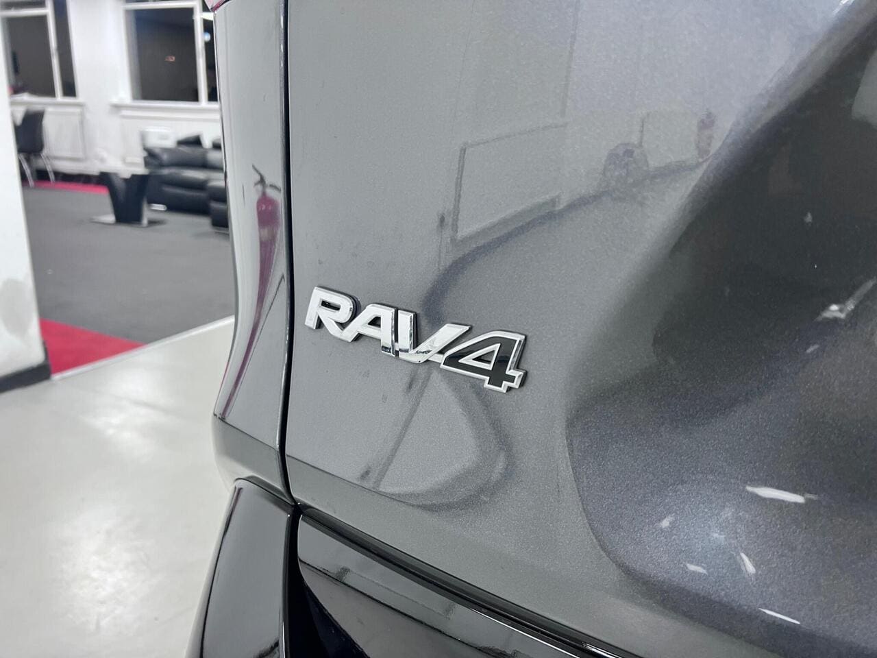 2020 Toyota RAV4, badge exterior (photo 38 of 43)