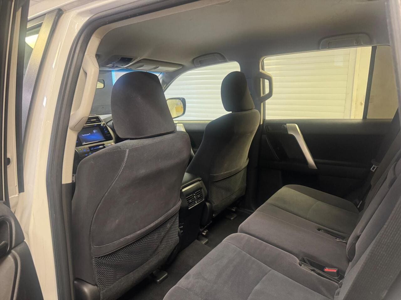 2019 Toyota Land Cruiser, seats rear (photo 34 of 39)