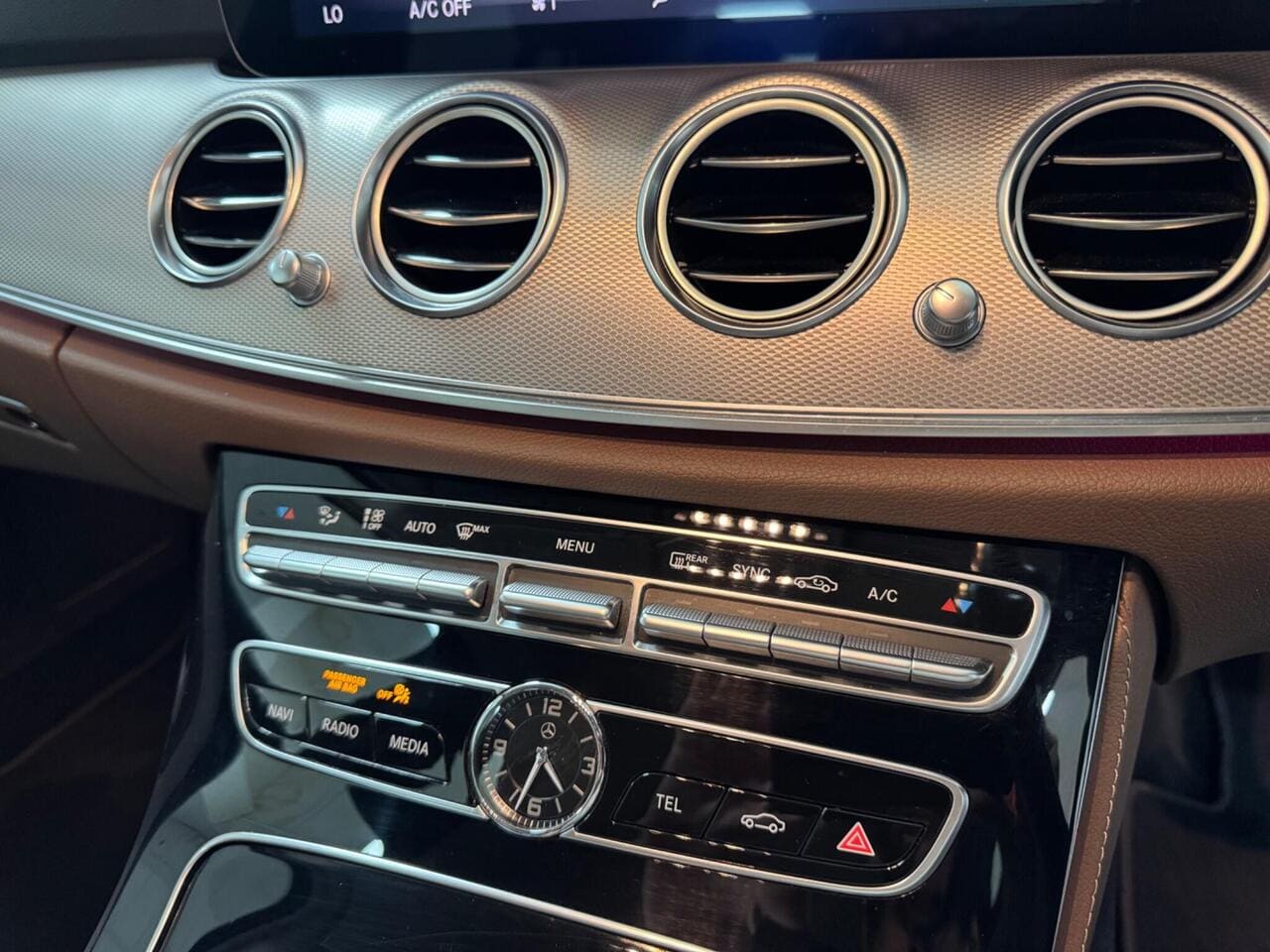 2018 Mercedes-Benz E Class (photo 17 of 36)