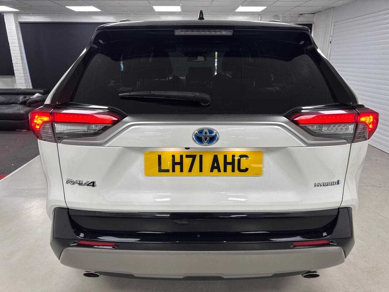 2022 Toyota RAV4, rear (photo 32 of 36)