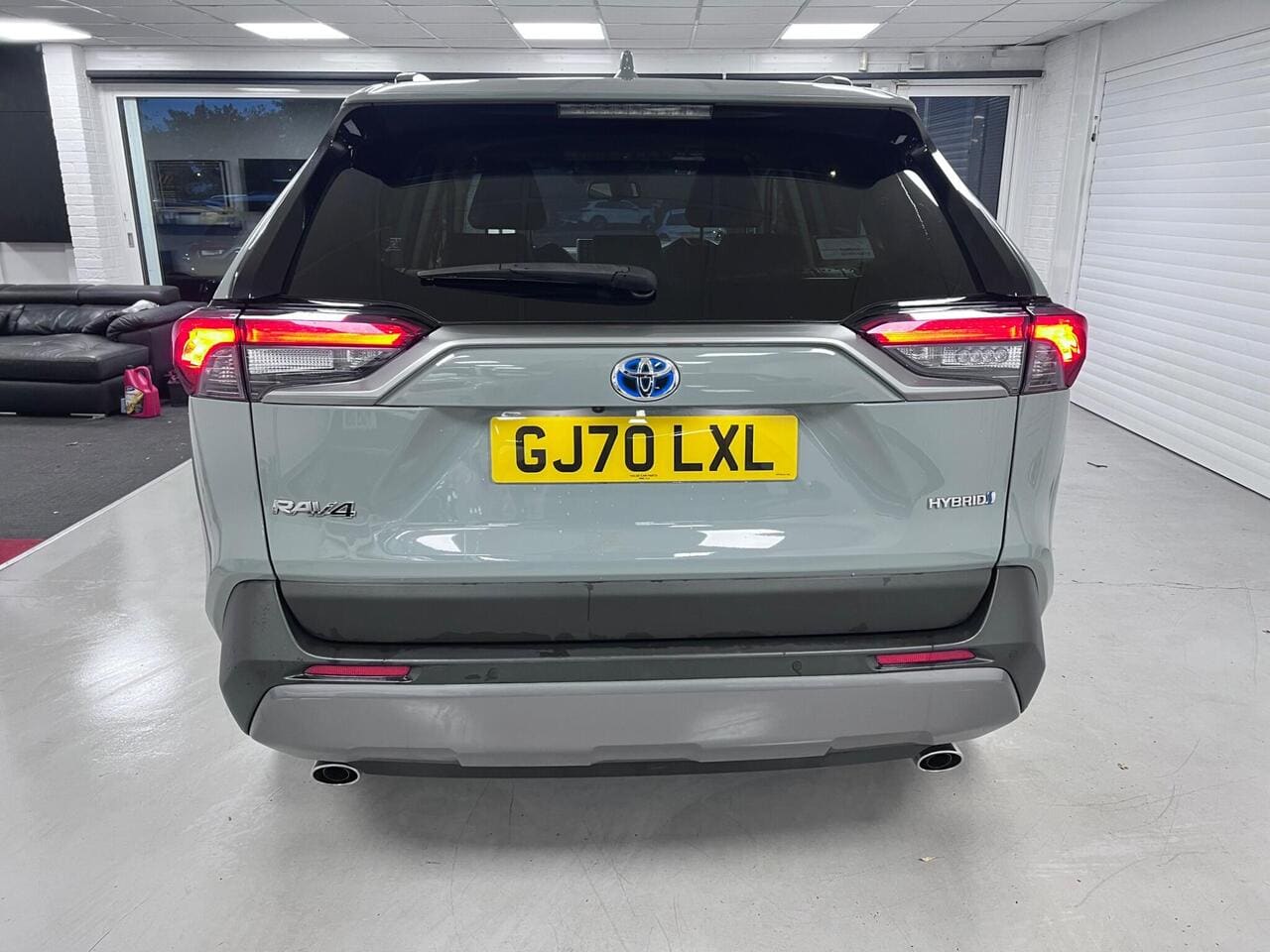 2020 Toyota RAV4, rear (photo 5 of 36)