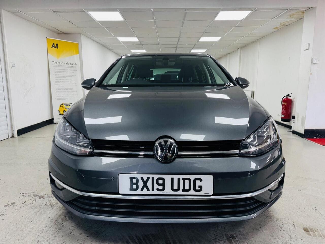 2019 Volkswagen Golf, front (photo 2 of 30)